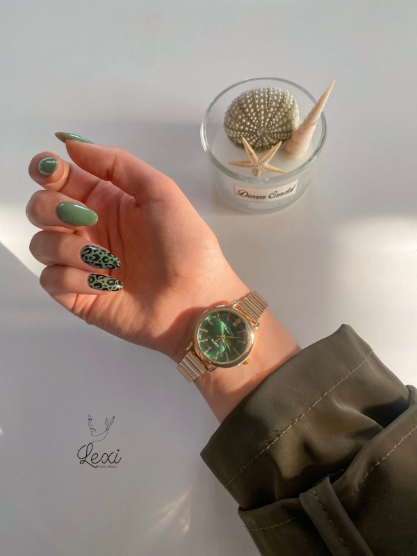 ساعت زنانه ROYAL بند کرکره ای – صفحه گرد کلاسیک -کد 249 ساعت زنانه ROYAL بند کرکره ای – صفحه گرد کلاسیک -کد 249