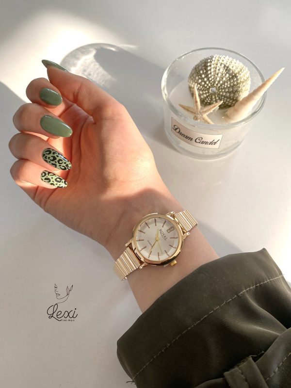 ساعت زنانه ROYAL بند کرکره ای – صفحه گرد کلاسیک -کد 249 ساعت زنانه ROYAL بند کرکره ای – صفحه گرد کلاسیک -کد 249
