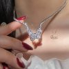 گردنبند پروانه‌ای نگین‌دار با نگین‌های باگت درخشان