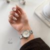 ساعت زنانه استیل دو رنگ با صفحه گرد روی ظرف صدفی