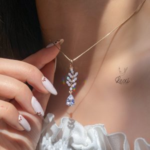 گردنبند نگین‌دار زنانه طرح خوشه با آویز اشکی – مدل مجلسی و شیک 353