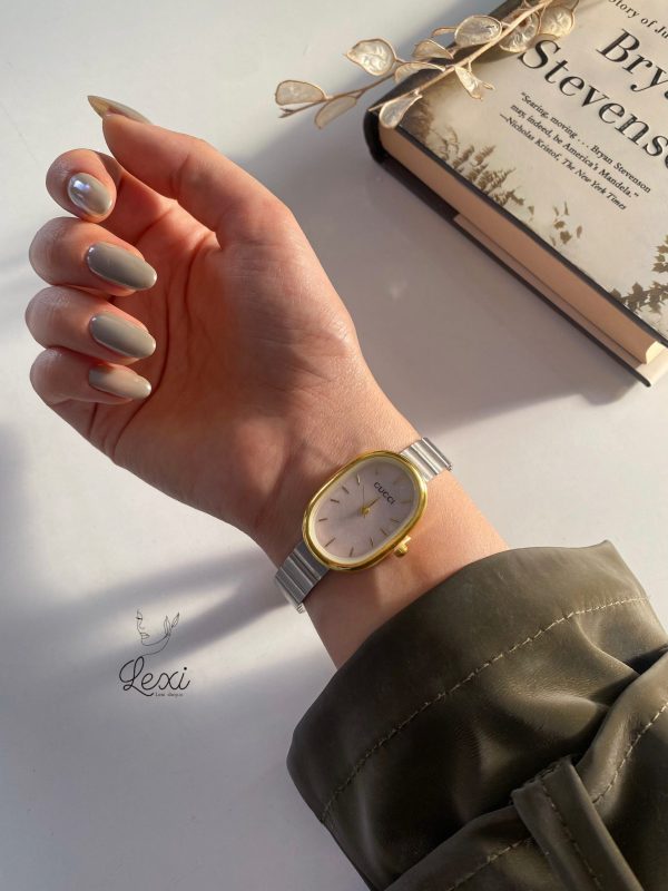 ساعت زنانه طرح Gucci با صفحه بیضی و بند کرکرهای استیل ساعت زنانه طرح Gucci با صفحه بیضی و بند کرکرهای استیل